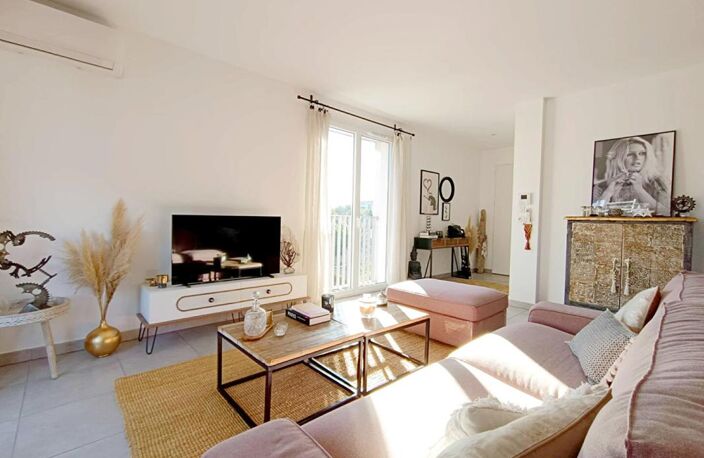 Appartement Istres 3 pièce(s) 75 m2 , Balcon et Deux places parking — photo 2