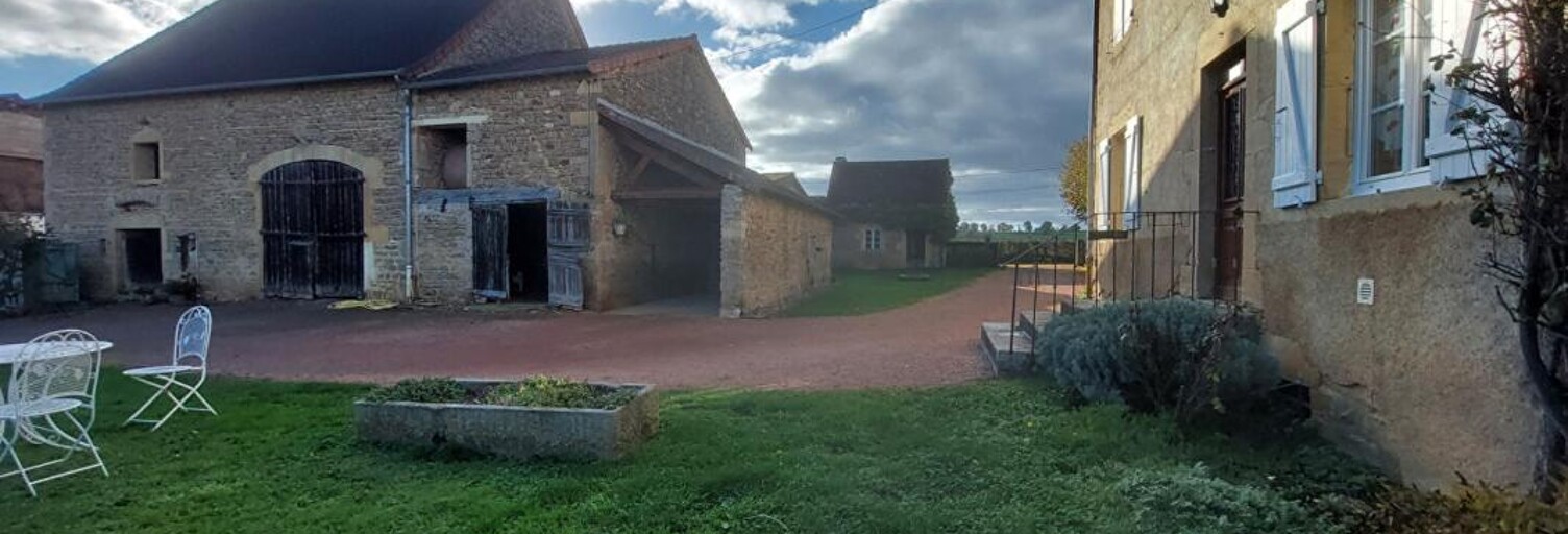 Maison 5 Pièces 143 m² à vendre à Saint-Laurent-en-Brionnais (71800)