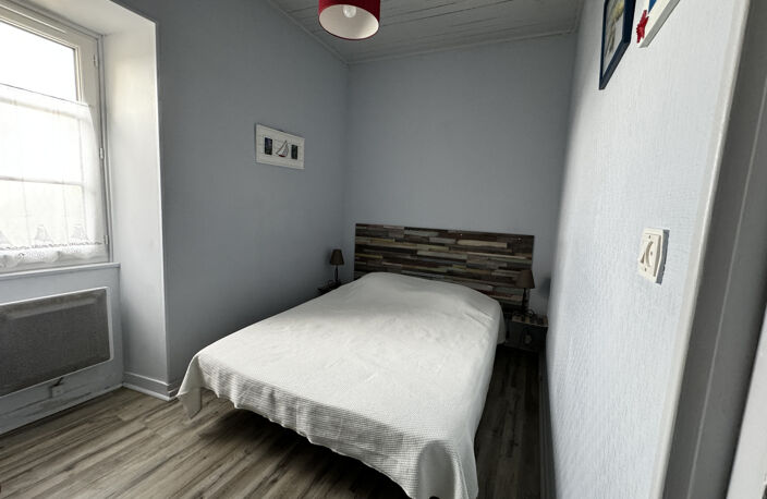 Jolie maison de village avec une cour — photo 4