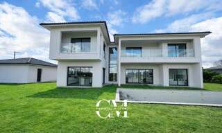 Maison 8 Pièces 215 m² à louer à Camblanes-et-Meynac (33360)