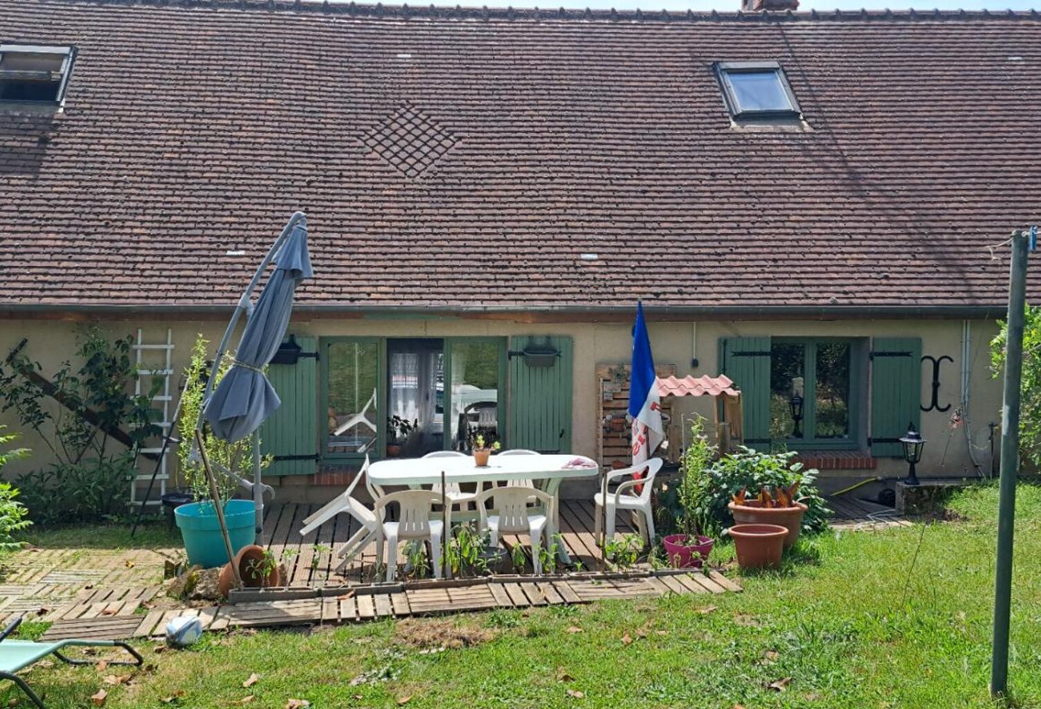 LONGERE avec cuisine équipée, 3 chambres — photo 1