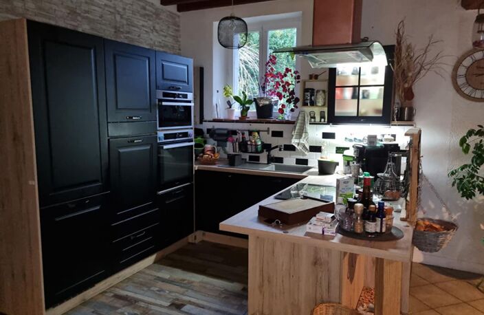 LONGERE avec cuisine équipée, 3 chambres — photo 2