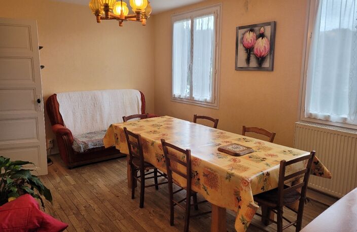 Vente maison 4 pièces 90 m² Champs-sur-Tarentaine-Marchal (15270) — photo 2