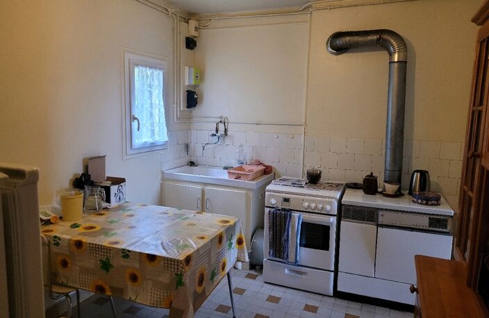 Vente maison 4 pièces 90 m² Champs-sur-Tarentaine-Marchal (15270) — photo 3