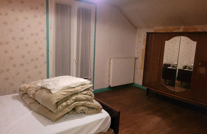 Vente maison 4 pièces 90 m² Champs-sur-Tarentaine-Marchal (15270) — photo 4