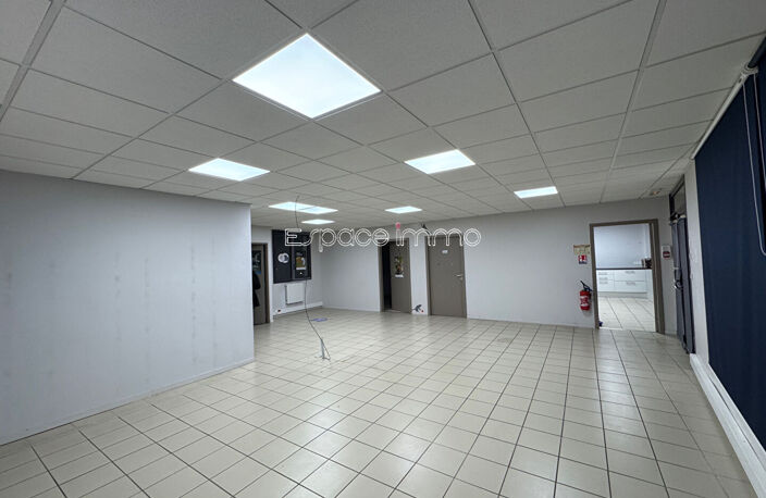 LOCAL COMMERCIAL - SHOWROOM - BUREAUX - PARKING - MAROMME CENTRE - 227 m² — photo 2