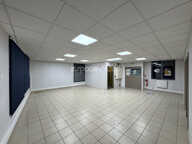 LOCAL COMMERCIAL - SHOWROOM - BUREAUX - PARKING - MAROMME CENTRE - 227 m² — photo 3