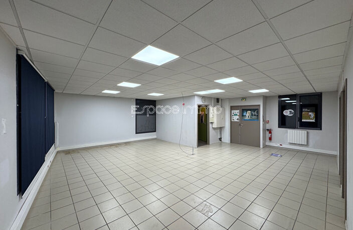 LOCAL COMMERCIAL - SHOWROOM - BUREAUX - PARKING - MAROMME CENTRE - 227 m² — photo 3