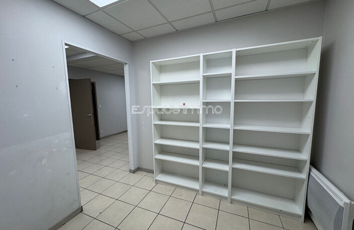 LOCAL COMMERCIAL - SHOWROOM - BUREAUX - PARKING - MAROMME CENTRE - 227 m² — photo 4