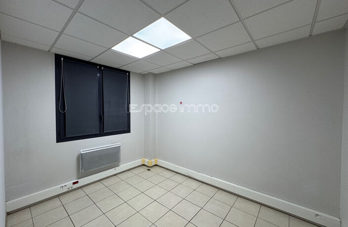LOCAL COMMERCIAL - SHOWROOM - BUREAUX - PARKING - MAROMME CENTRE - 227 m² — photo 5