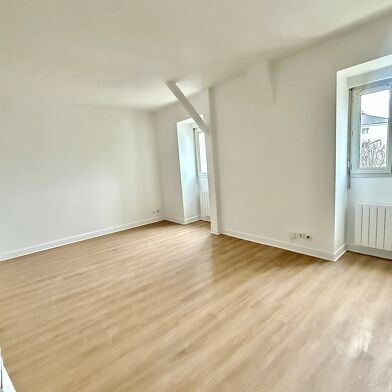 Appartement 1 pièces 700 €