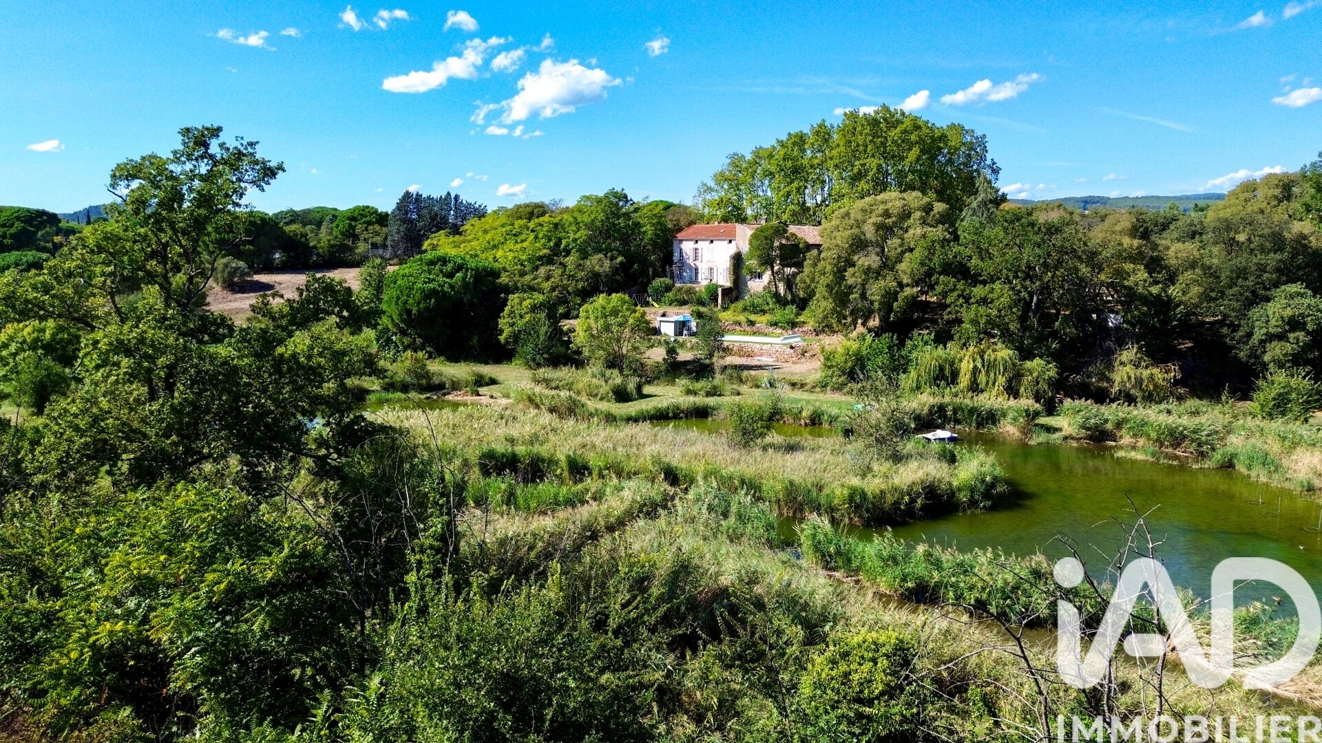 Le-Muy - 736m² - 15p.