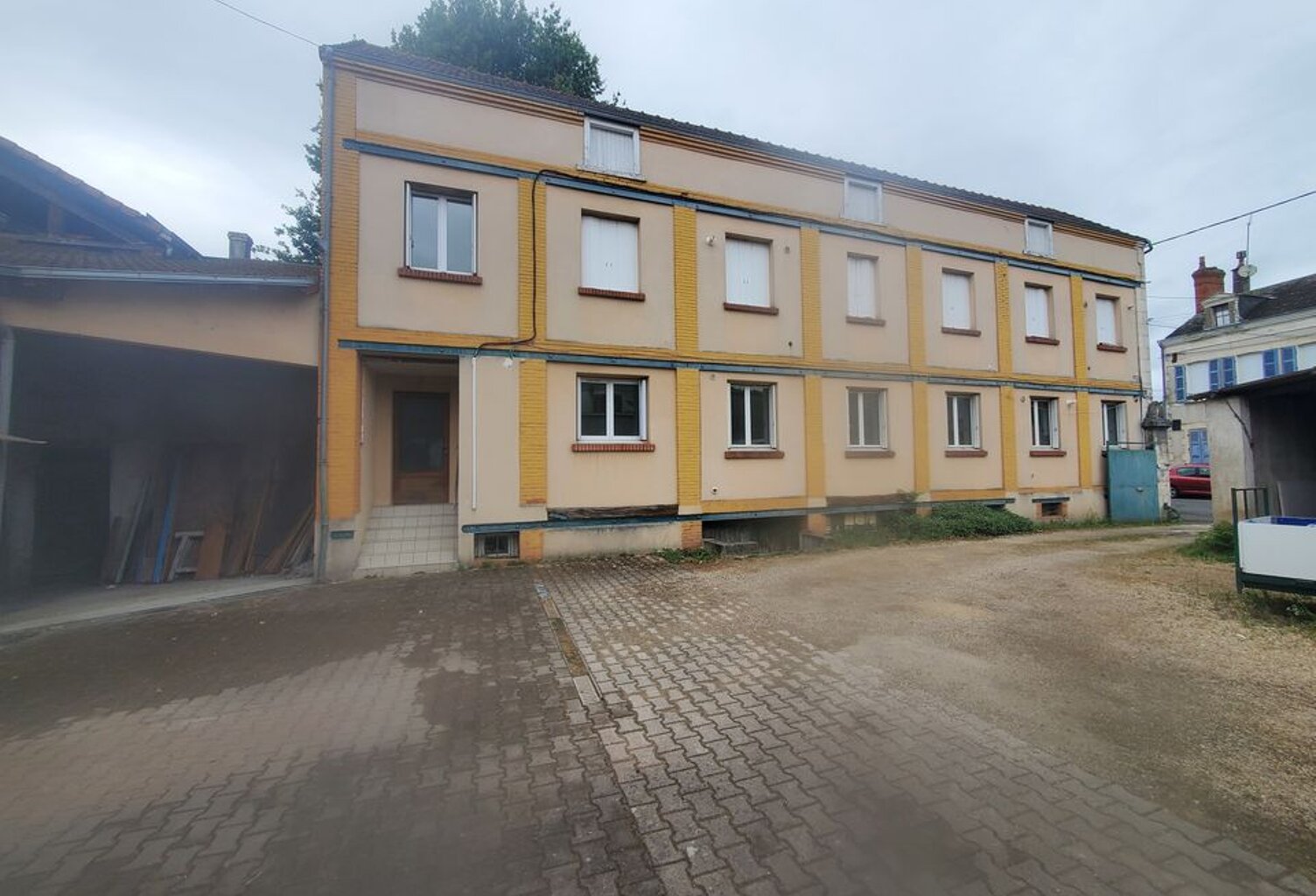 VIERZON PROCHE CENTRE - 2 immeubles de rapport + 1 atelier — photo 1