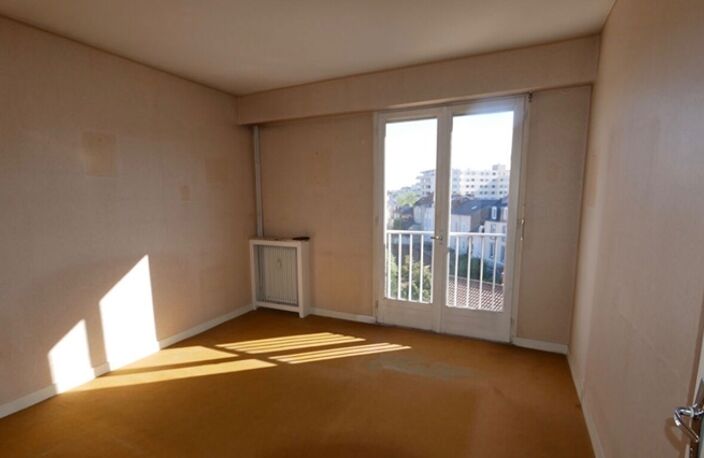 Appartement T5 de 100 m² avec balcon, ascenseur, cave et stationnement – Fort potentiel à Limoges — photo 2