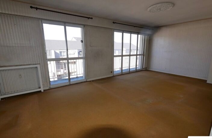 Appartement T5 de 100 m² avec balcon, ascenseur, cave et stationnement – Fort potentiel à Limoges — photo 3
