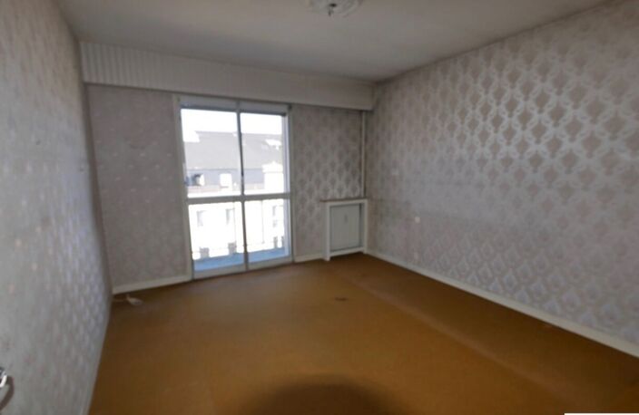 Appartement T5 de 100 m² avec balcon, ascenseur, cave et stationnement – Fort potentiel à Limoges — photo 4