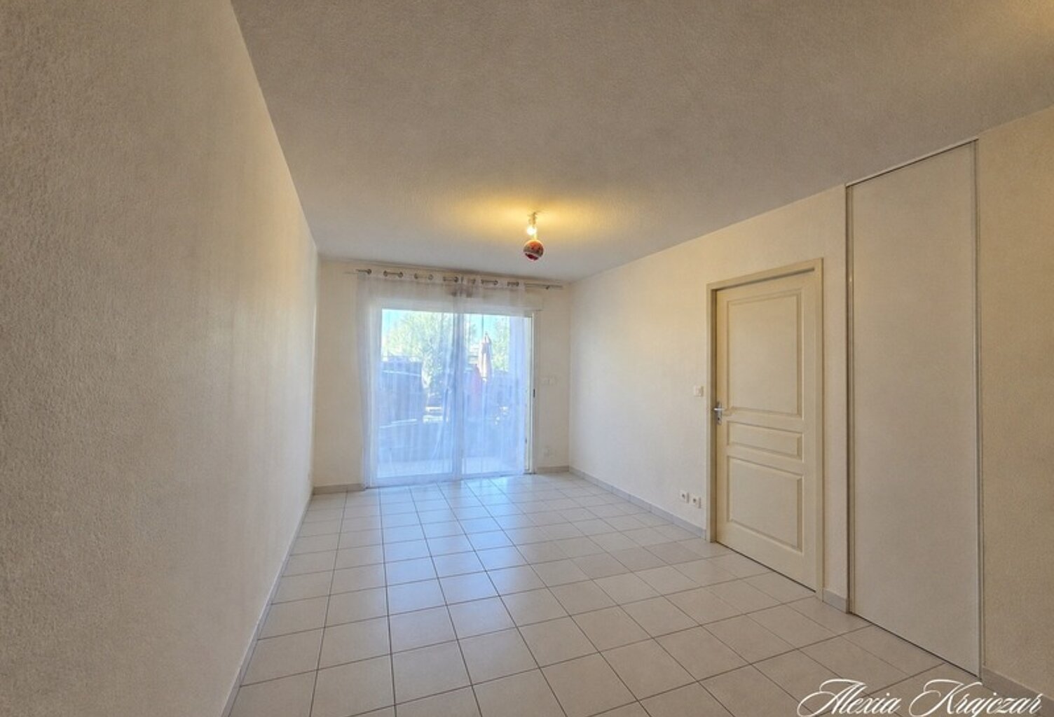 A VENDRE - Appartement T2, 38,56m² Carrez - 1 chambre - Jardin de 42m² - Place de parking privative - Résidence sécurisée - Vendu loué - BÉZIERS, quartier Pech de la Galinière (34) — photo 1