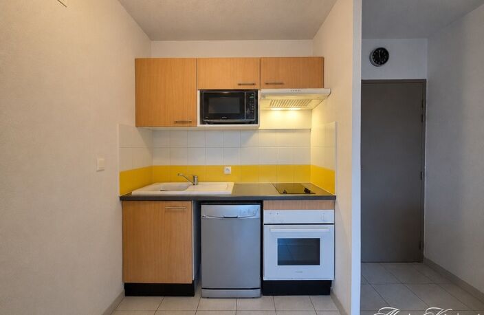 A VENDRE - Appartement T2, 38,56m² Carrez - 1 chambre - Jardin de 42m² - Place de parking privative - Résidence sécurisée - Vendu loué - BÉZIERS, quartier Pech de la Galinière (34) — photo 2