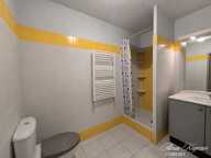 A VENDRE - Appartement T2, 38,56m² Carrez - 1 chambre - Jardin de 42m² - Place de parking privative - Résidence sécurisée - Vendu loué - BÉZIERS, quartier Pech de la Galinière (34) — photo 4