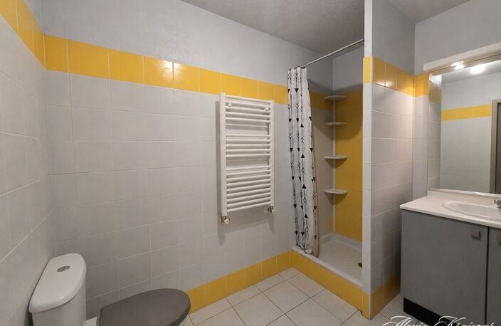 A VENDRE - Appartement T2, 38,56m² Carrez - 1 chambre - Jardin de 42m² - Place de parking privative - Résidence sécurisée - Vendu loué - BÉZIERS, quartier Pech de la Galinière (34) — photo 4