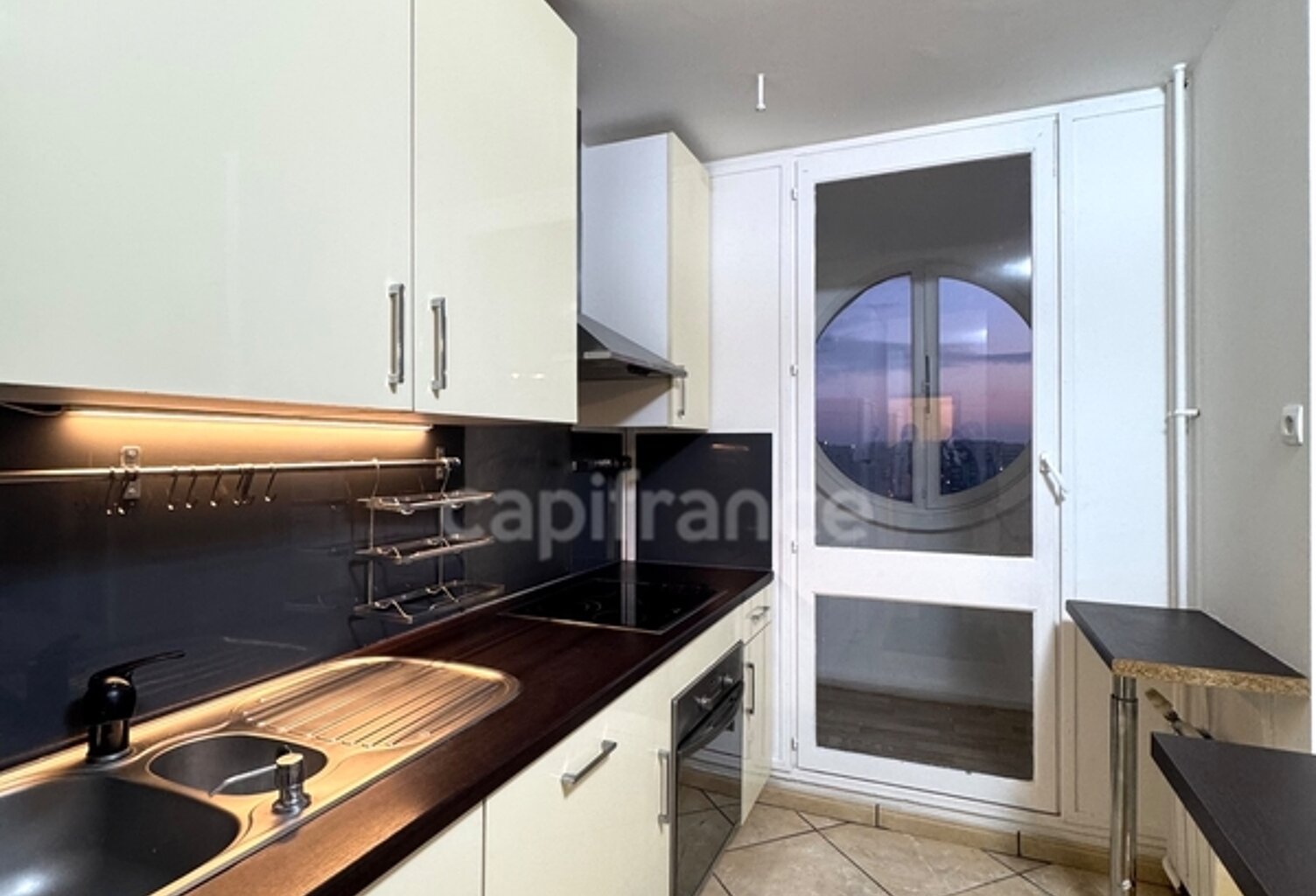 Appartement à vendre, 3 pièces rénovées avec deux Loggias, idéal pour une famille qui aime l'espace ou pour un bel investissement locatif — photo 1