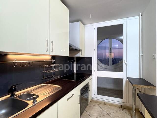 Appartement à vendre, 3 pièces rénovées avec deux Loggias, idéal pour une famille qui aime l'espace ou pour un bel investissement locatif — photo du bien