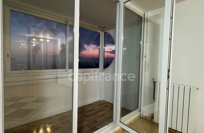 Appartement à vendre, 3 pièces rénovées avec deux Loggias, idéal pour une famille qui aime l'espace ou pour un bel investissement locatif — photo 3