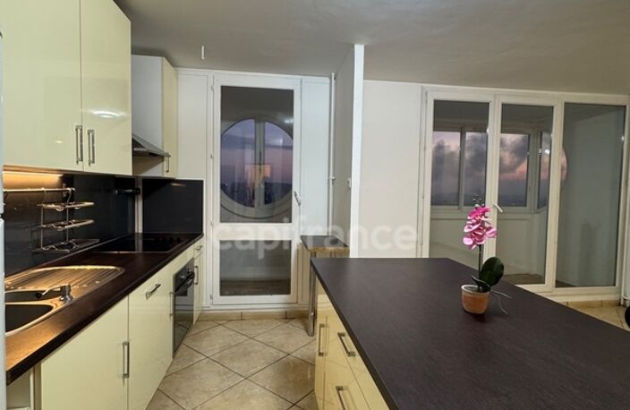 Appartement à vendre, 3 pièces rénovées avec deux Loggias, idéal pour une famille qui aime l'espace ou pour un bel investissement locatif — photo 4