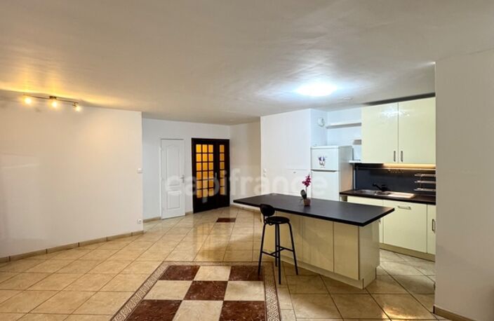 Appartement à vendre, 3 pièces rénovées avec deux Loggias, idéal pour une famille qui aime l'espace ou pour un bel investissement locatif — photo 5