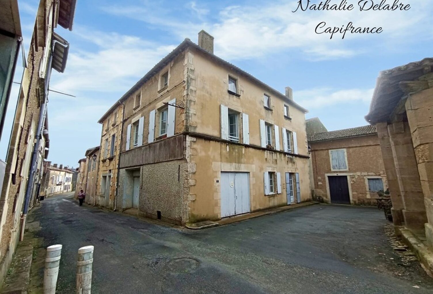 Maison à vendre 5 pièces LUSIGNAN (86) — photo 1