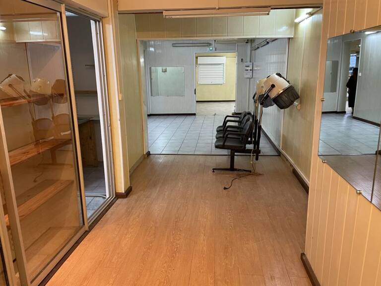 A louer LOCAL COMMERCIAL de 105 M2 en ville de Saint Denis — photo 1