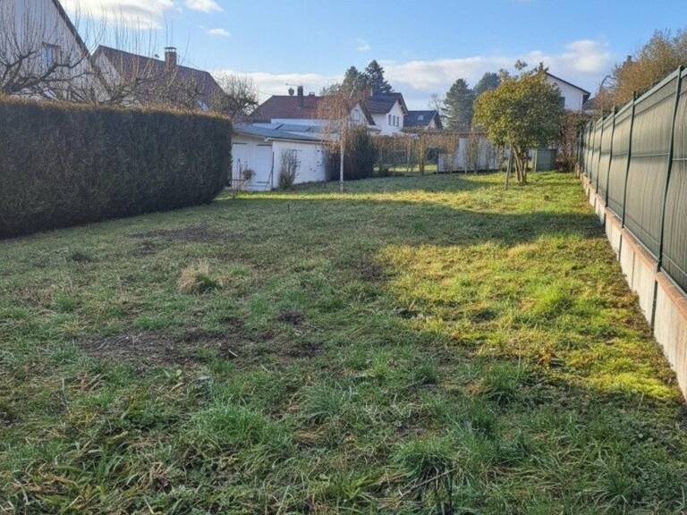 Terrain constructible de 351m², partiellement arboré. Non viabilisé — photo 1