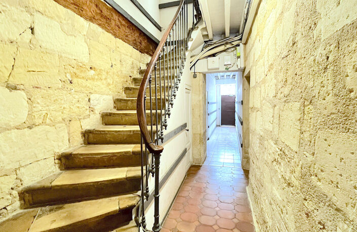 A VENDRE APPARTEMENT DE TYPE 3 LOUE - SECTEUR BORDEAUX VICTOIRE / CAPUCINS — photo 2