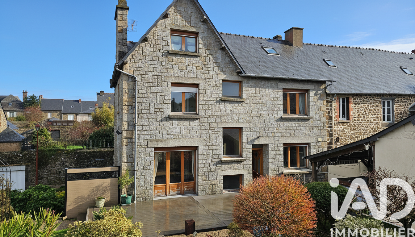 Hede-Bazouges - 195m² - 9p. - 4ch.