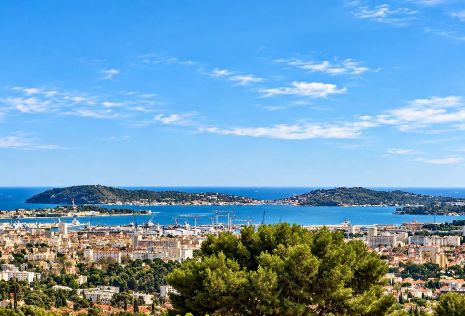Toulon – Propriété d’exception, vue panoramique sur la rade, piscine et espaces indépendants — photo 1