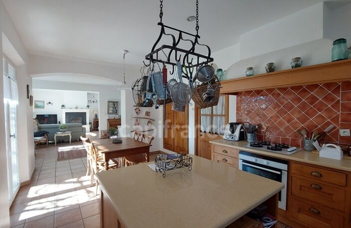 Maison 5 pièces 147 m² – 3 chambres – Piscine – Jardin – Proche Saint-Rémy-de-Provence — photo 3