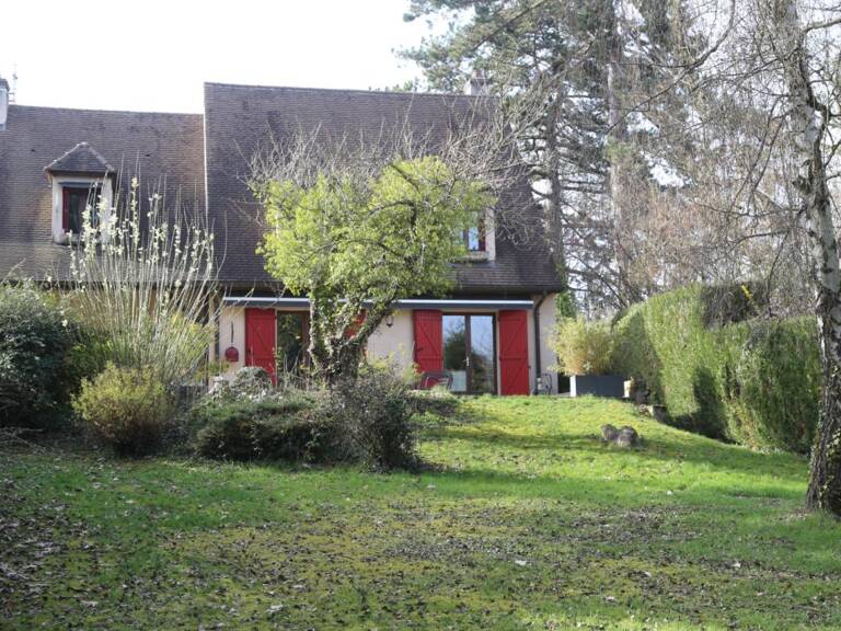 Maison traditionnelle de 200 m² dans un cadre privilégié à Autun — photo 1
