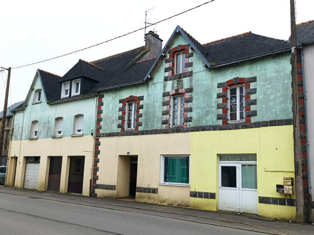 29520 Châteauneuf du Faou Bâtiment 3 lots 1 appart 3 chambres 76 m² et 2 locaux 183 m² — photo du bien