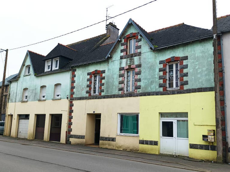 29520 Châteauneuf du Faou Bâtiment 3 lots 1 appart 3 chambres 76 m² et 2 locaux 183 m² — photo 1
