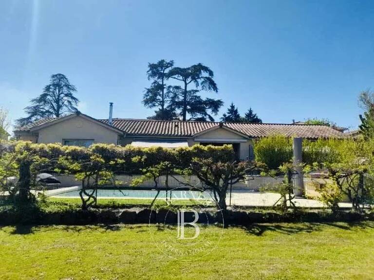 Grézieu-la-Varenne - Maison traditionnelle de plain-pied de 200 m² environ - Terrain d'environ 1500 m² - 5 chambres- Piscine - — photo 1