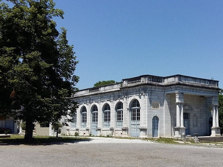 L'Orangerie de Lassus à Montréjeau 3052 m² utiles développés — photo 1