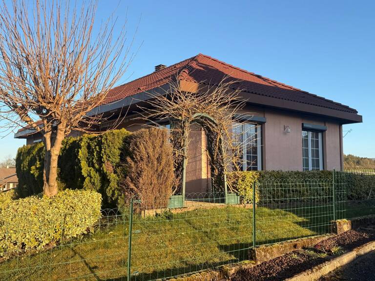 Maison de 108 m2, 4 ch, sous-sol sur terrain de 671 m2. — photo 1