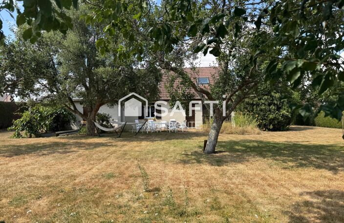 Maison familiale avec panneaux solaires et garage — photo 2