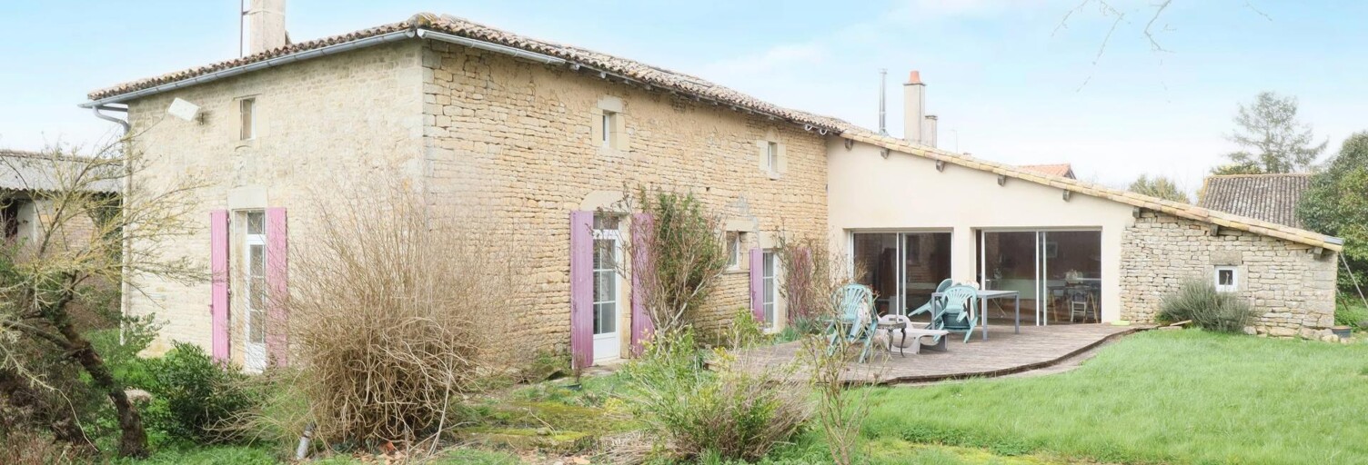 Maison 10 Pièces 294 m² à vendre à Lezay (79120)