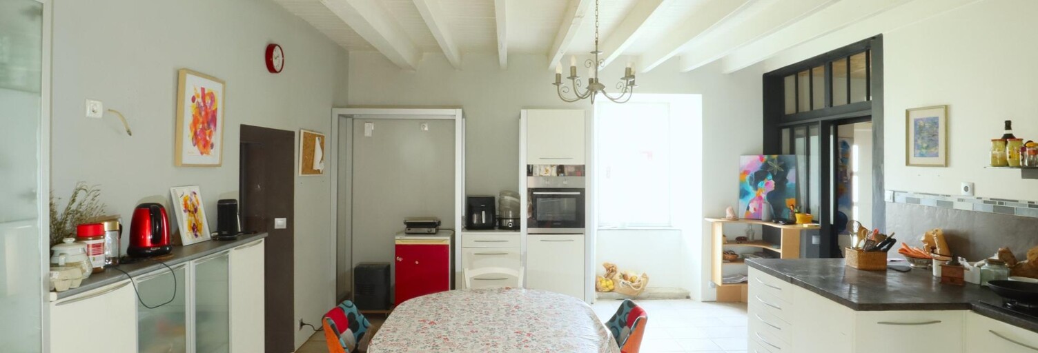 Maison 10 Pièces 294 m² à vendre à Lezay (79120)