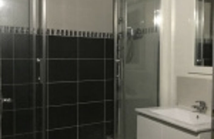 A MARISSEL, TRES BEL APPARTEMENT RENOVE DE 65M2  AVEC PARKIN — photo 3