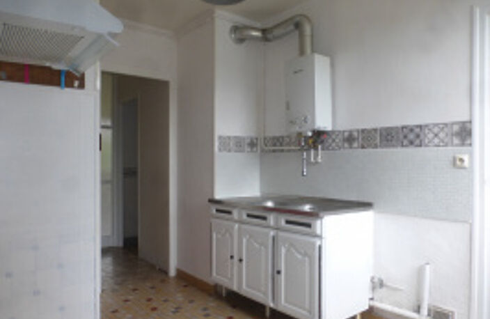 A MARISSEL, TRES BEL APPARTEMENT RENOVE DE 65M2  AVEC PARKIN — photo 4