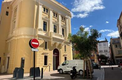 Commerce 2 pièces 78500 €