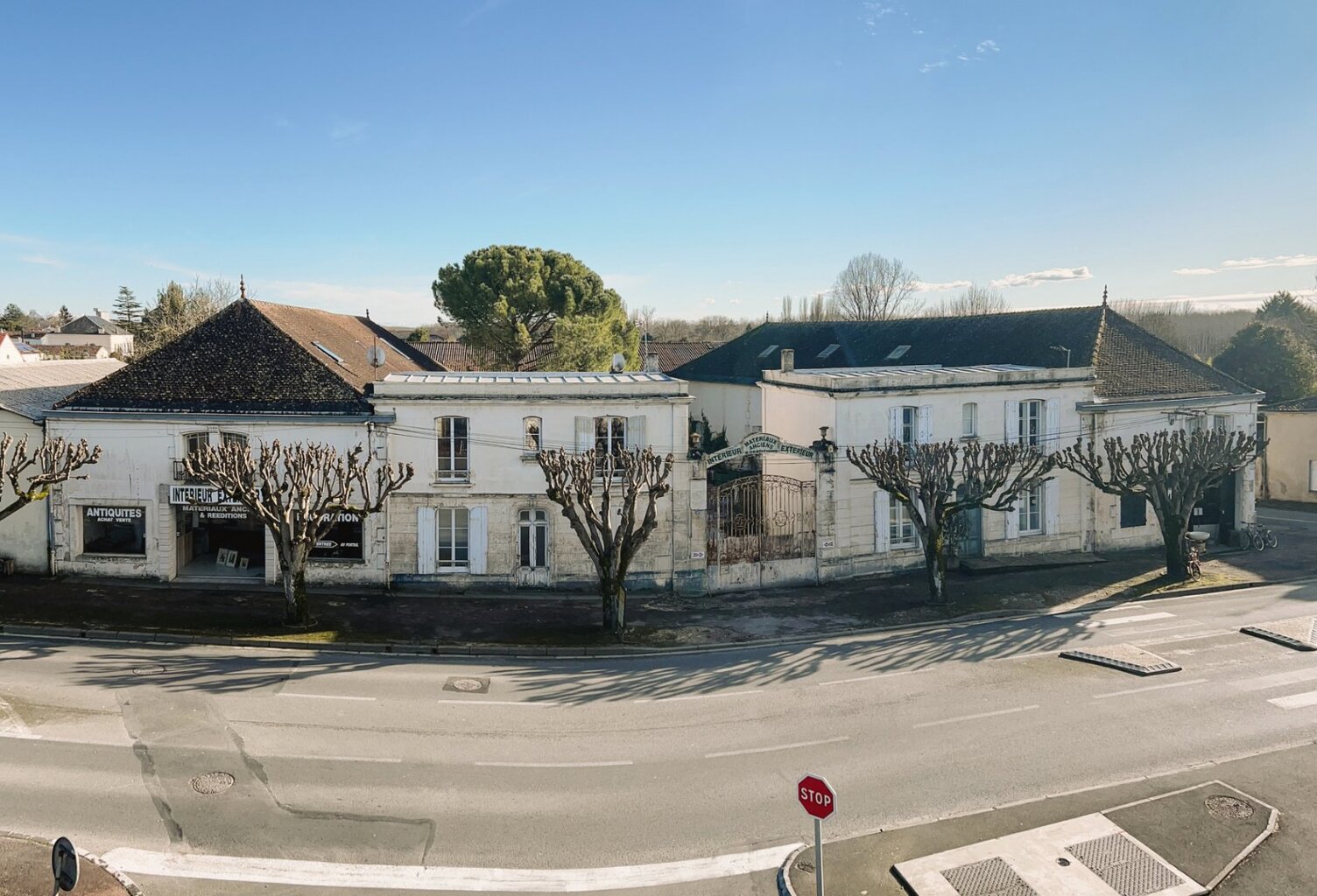 Maison et dépendances — photo 1