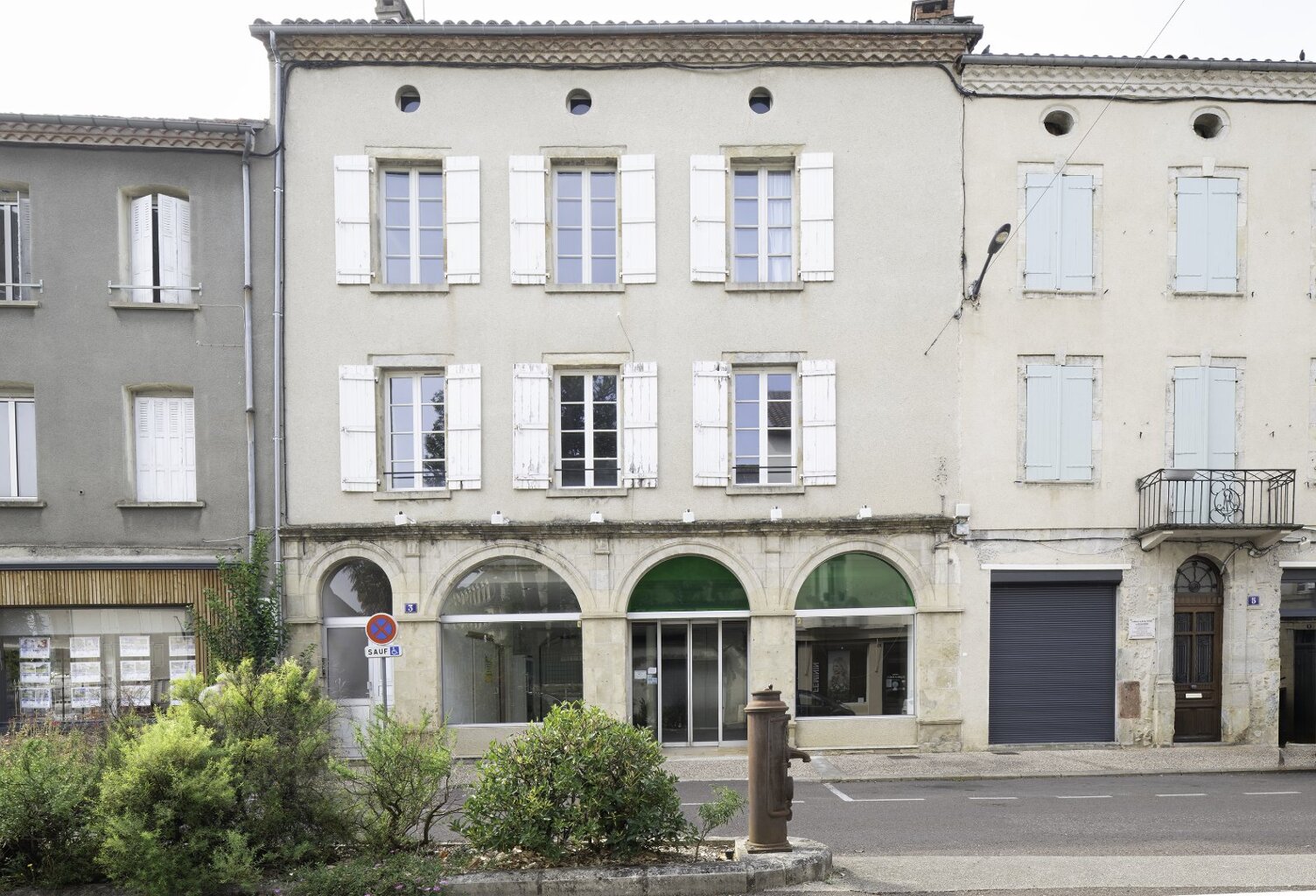 Local commercial — photo 1